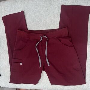 Figs Women's Kade Cargo Scrub Pant Burgundy Medium Tall MT